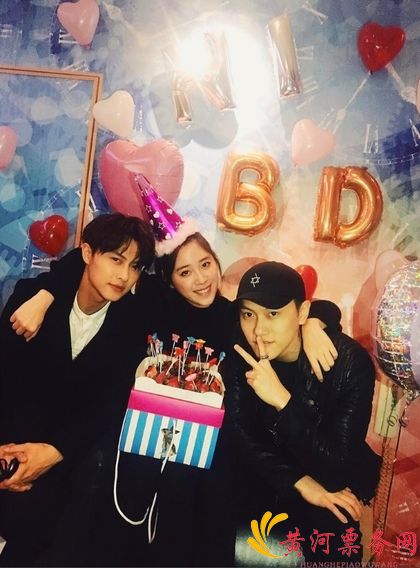 欧阳妮妮（中）、王子（左）、毛弟