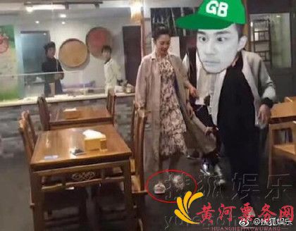 白百何路边叼烟