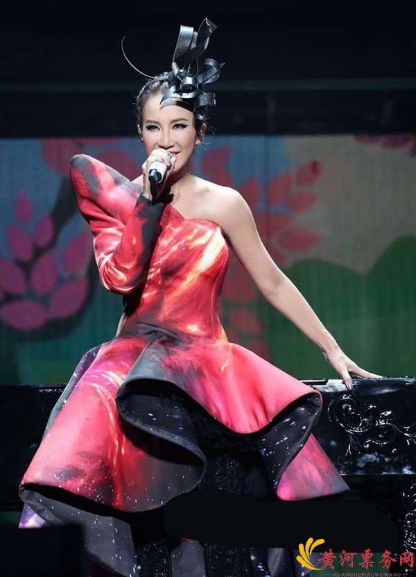 李玟与邓紫棋唱歌