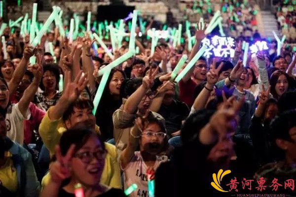 演唱会粉丝呐喊