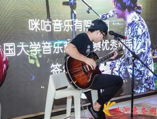 吴奇