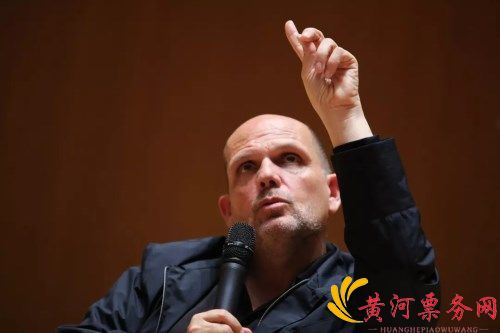 指挥巨擘梵志登