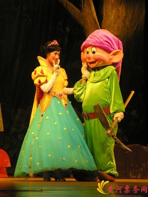 《白雪公主和七个小矮人》