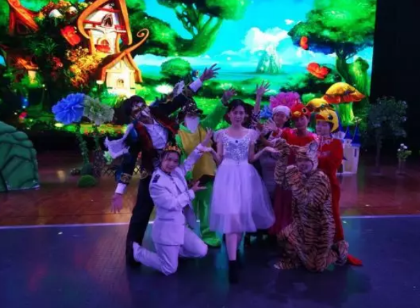 童话剧丑小鸭广州站