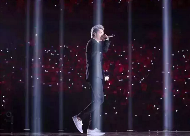 吴亦凡深圳演唱会