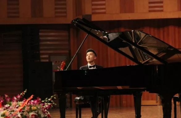 2019何捷成都音乐会