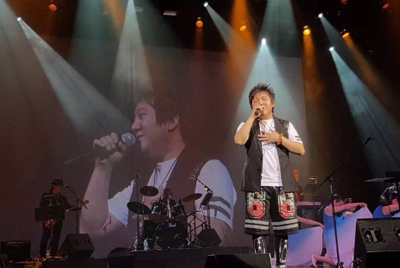 杨臣刚上海演唱会