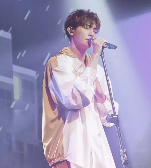 炎亚纶萨顶顶上海演唱会