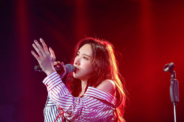 许靖韵香港演唱会