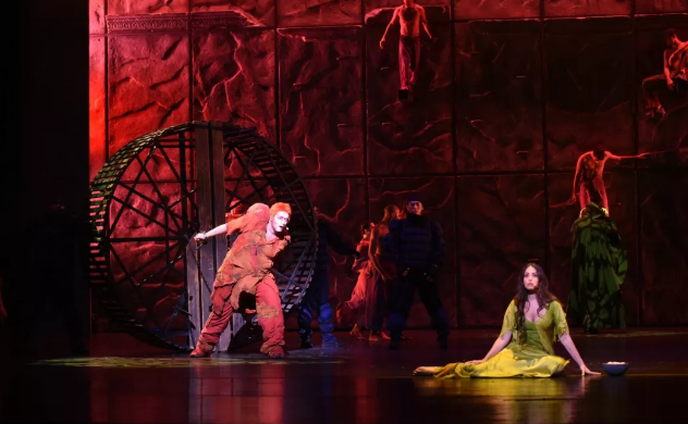 话剧巴黎圣母院长沙站