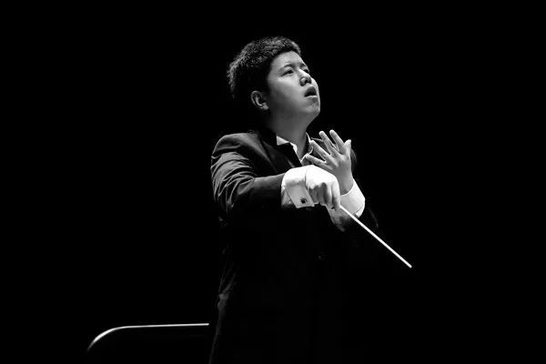 聂耳交响乐团青岛音乐会