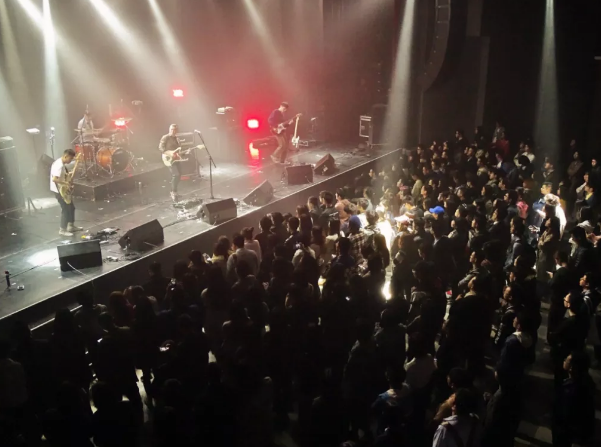 16层乐队成都演唱会
