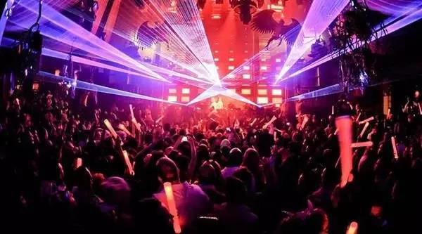 超模DJ跨年荧光派对