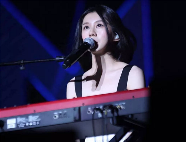 白安萧秉治香港演唱会