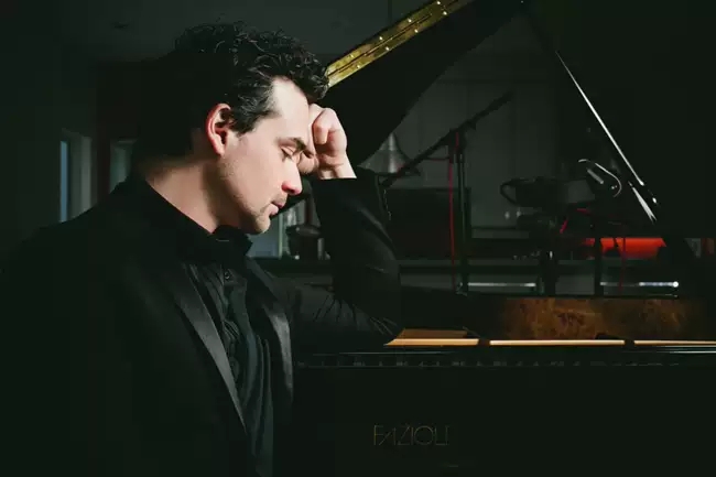 麦克凯莫西安音乐会