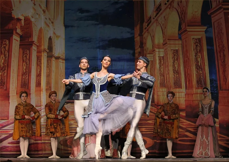 芭蕾舞天鹅湖南京站