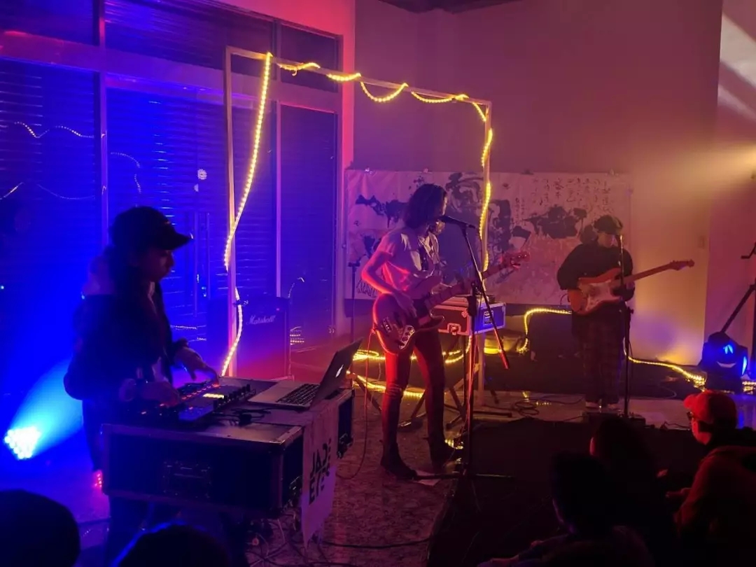 孔雀眼昆明演唱会