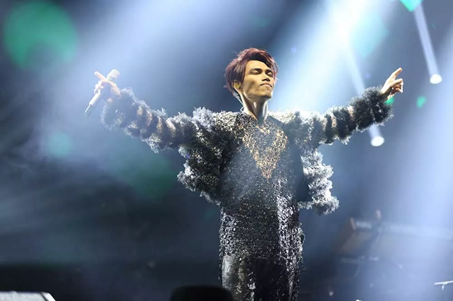 2019薛之谦杨宗纬潍坊群星演唱会