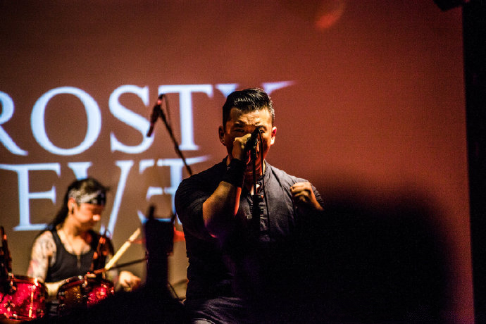 霜冻前夜保定演唱会