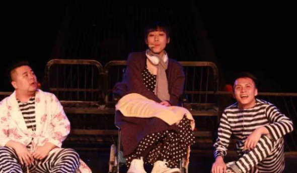 话剧蠢蛋乐山站