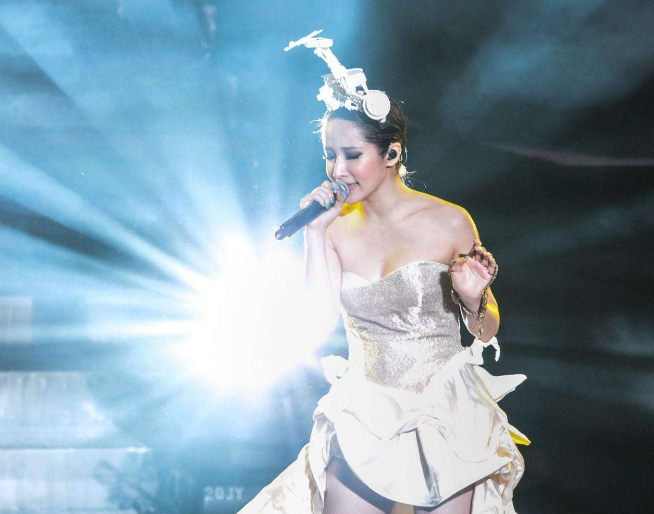 萧亚轩天津演唱会