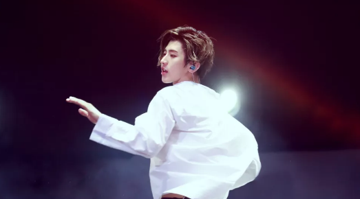 2020蔡徐坤上海演唱会