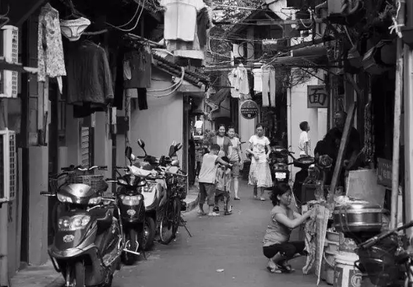 滑稽戏《弄堂里向》上海站