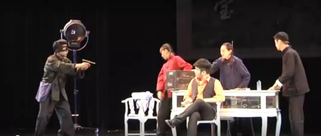 荒诞喜剧《劫出人生》