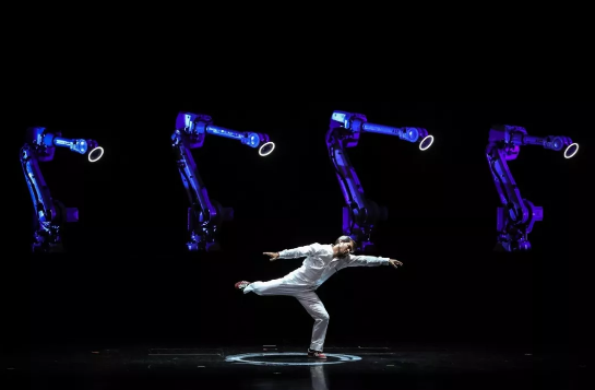 话剧《对话寓言2047》成都站