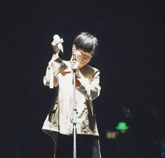 吴青峰大连演唱会