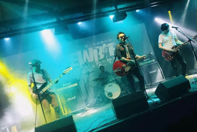 新学校废物合唱团长春演唱会