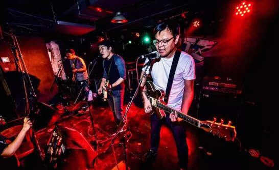 新学校废物合唱团哈尔滨演唱会