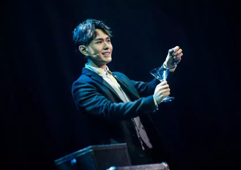 2021邓男子原创魔术秀《男巫的客厅》-长沙站 2021邓男子原创魔术秀《男巫的客厅》-长沙站