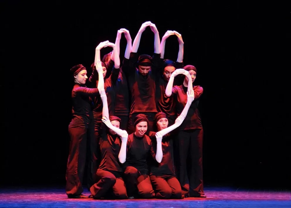 形体剧魔法师的白手套泉州站