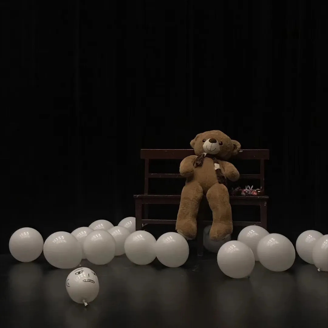 2021女性独角戏《亿万次的孤独和每个身边的你》-青岛站