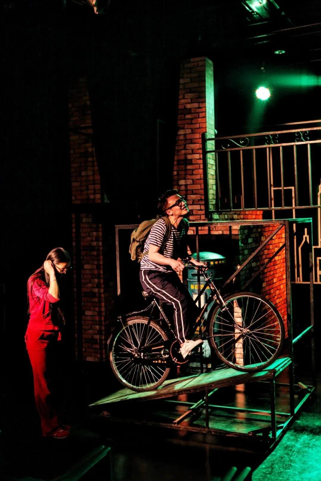 2020话剧《女儿18我28》长沙站