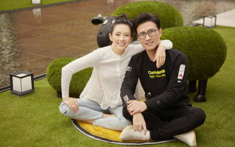 父亲节章子怡晒合影 汪峰发际线太突出！