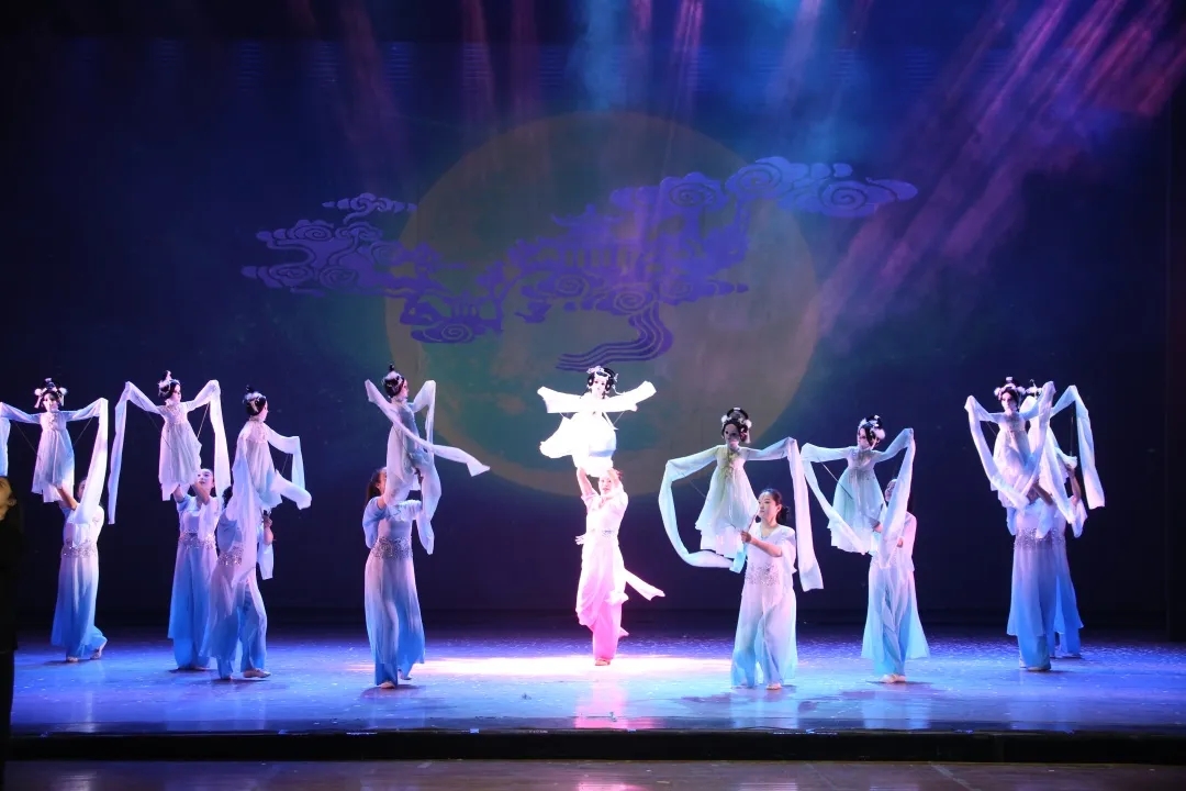 木偶剧《嫦娥奔月》常州站