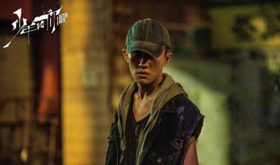 未来可期 易烊千玺获得年度新人男演员奖！