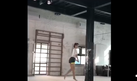 《乘风破浪的姐姐》最小观众来了 张歆艺儿子为金晨打call