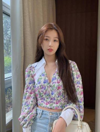 虞书欣朋友圈内容被卖，成名后代价不小