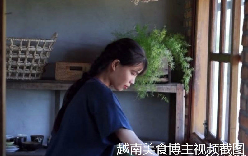 东施效颦 越南博主照搬李子柒