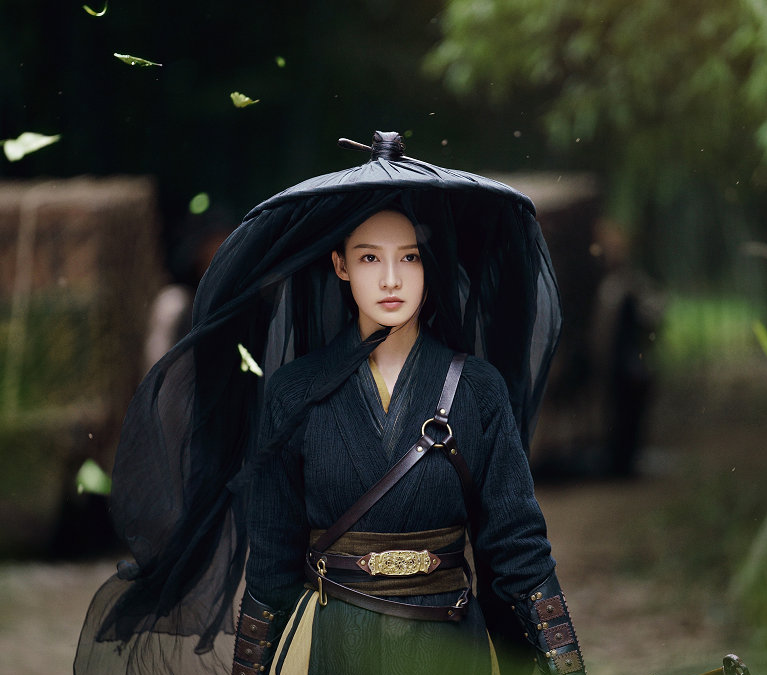 《锦绣南歌》开播，李沁黑衣造型绝美