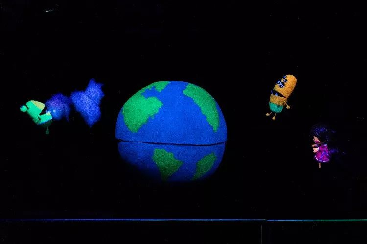 2020黑光剧《神奇的地球》宁波站