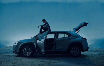 王俊凯七月份大片释出，未来感十足！