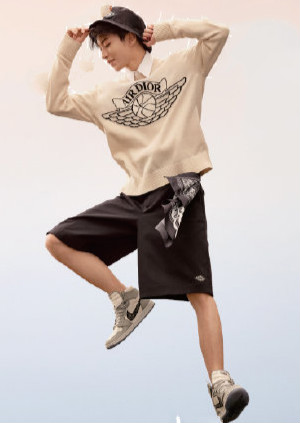 王俊凯七月份大片释出，未来感十足！