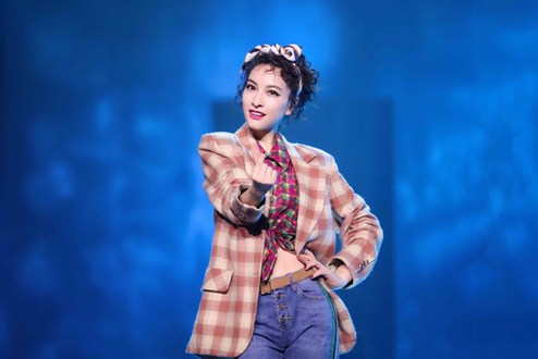 满怀斗志的昕昕子回来啦！ 吴昕发微博：我是人狠话不多的类型