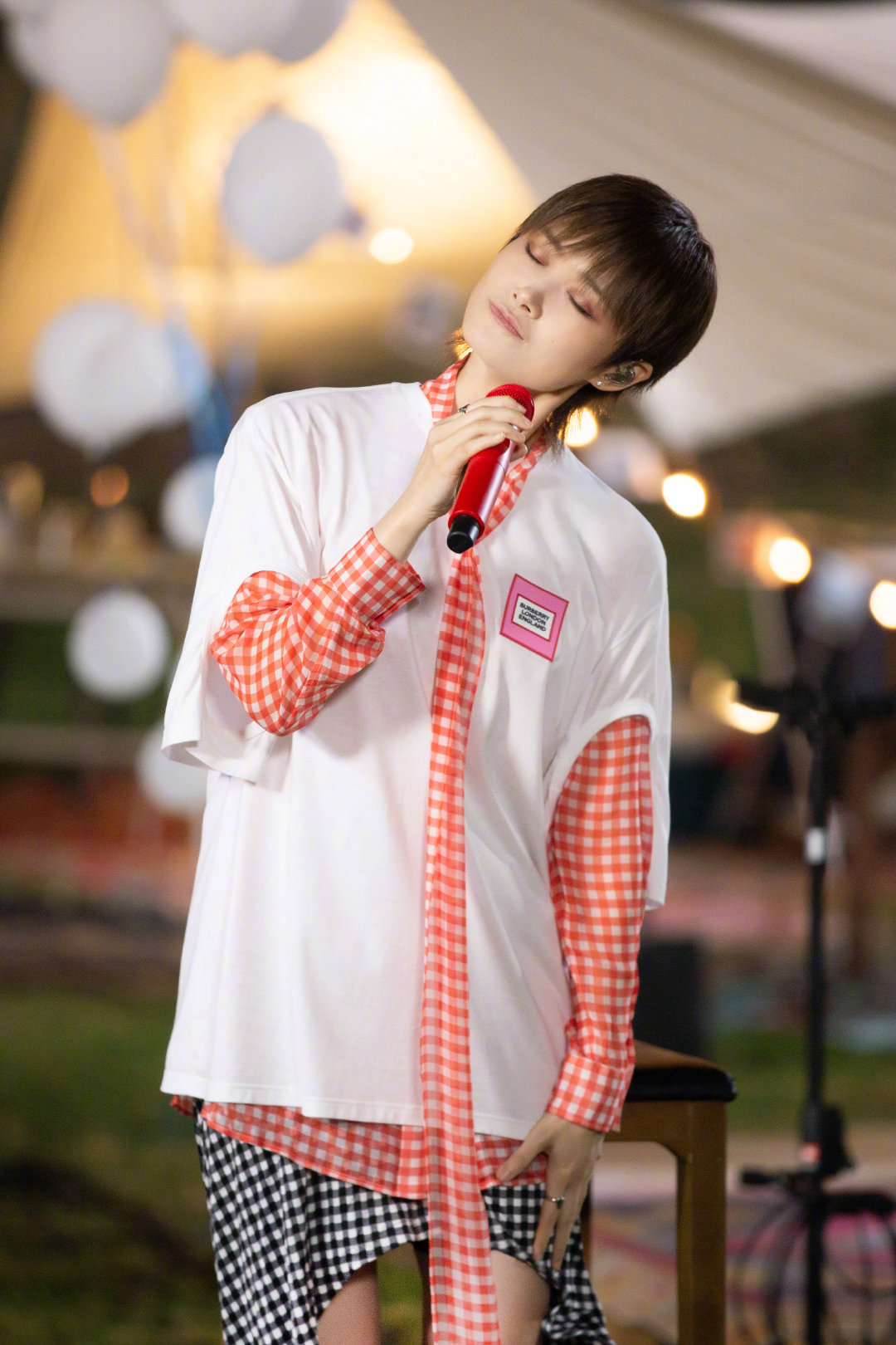 夏日毕业歌会 李宇春压轴为毕业献歌！