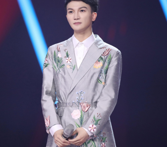 周深版《年轮》：原来男生版的《年轮》竟可以如此优美！