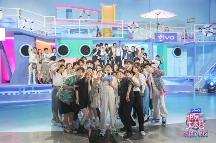 《快本》特别企划《站稳了朋友》首播，收割热搜位30个！